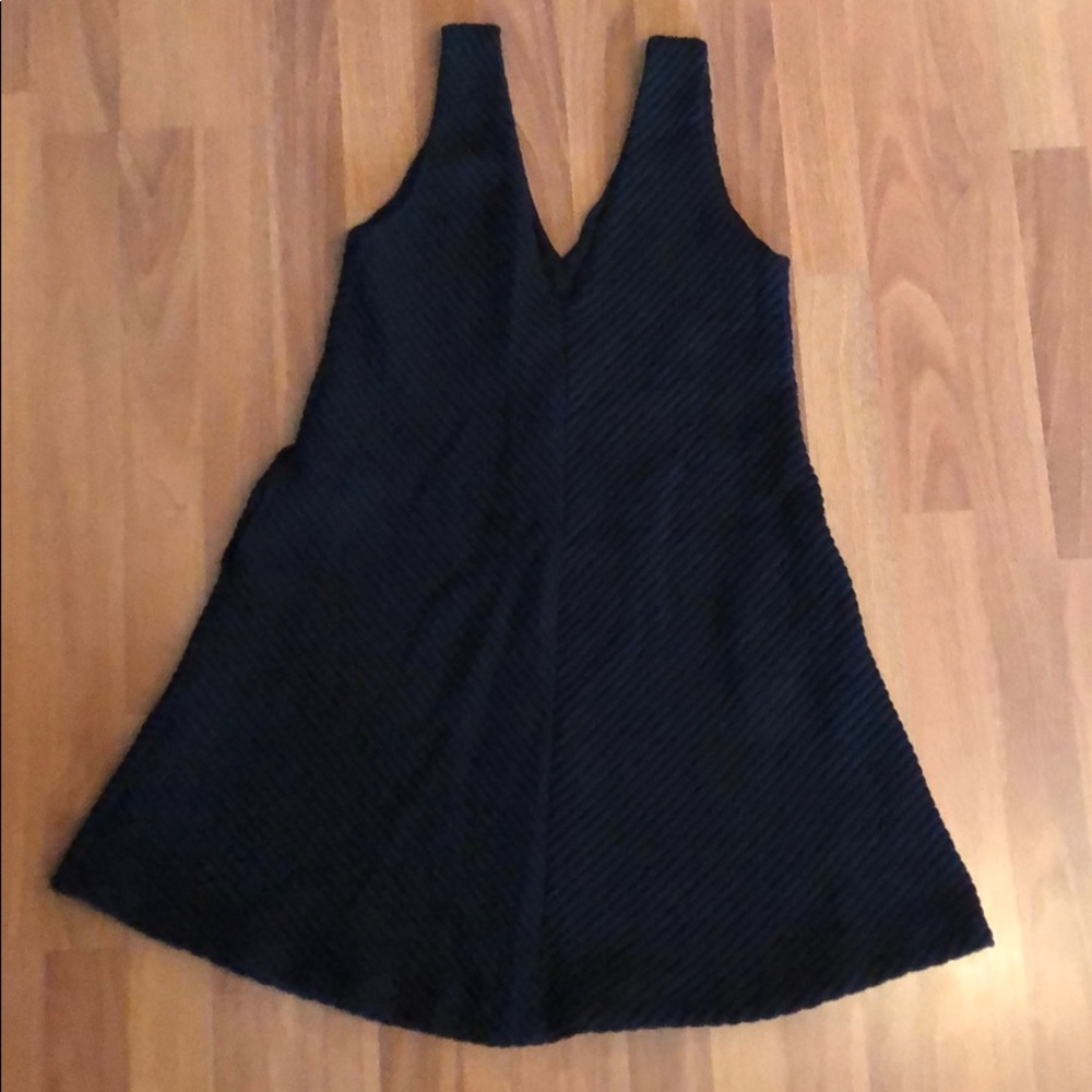 Elegant Black Mini Dress - Picture 3 of 6